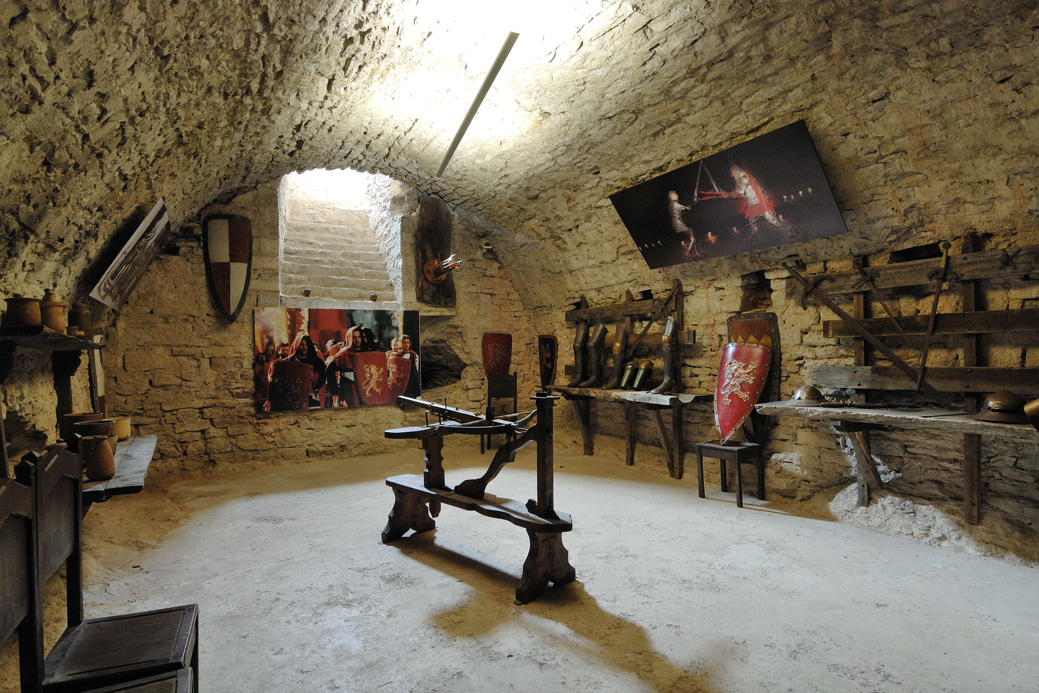 Rocca Maggiore. Interno. Esposizione di antichi cimeli